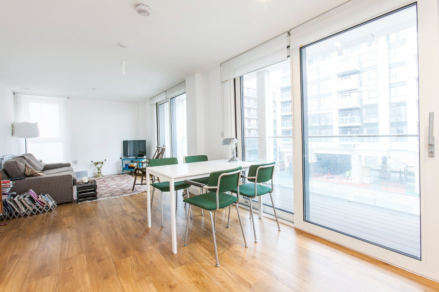 Flat Roseberry Place in Greater London