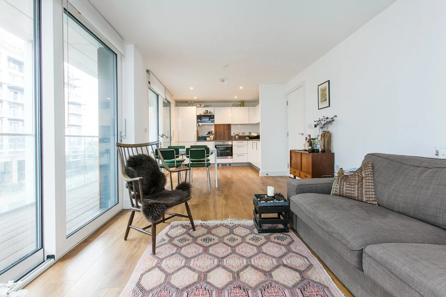 Flat Roseberry Place in Greater London