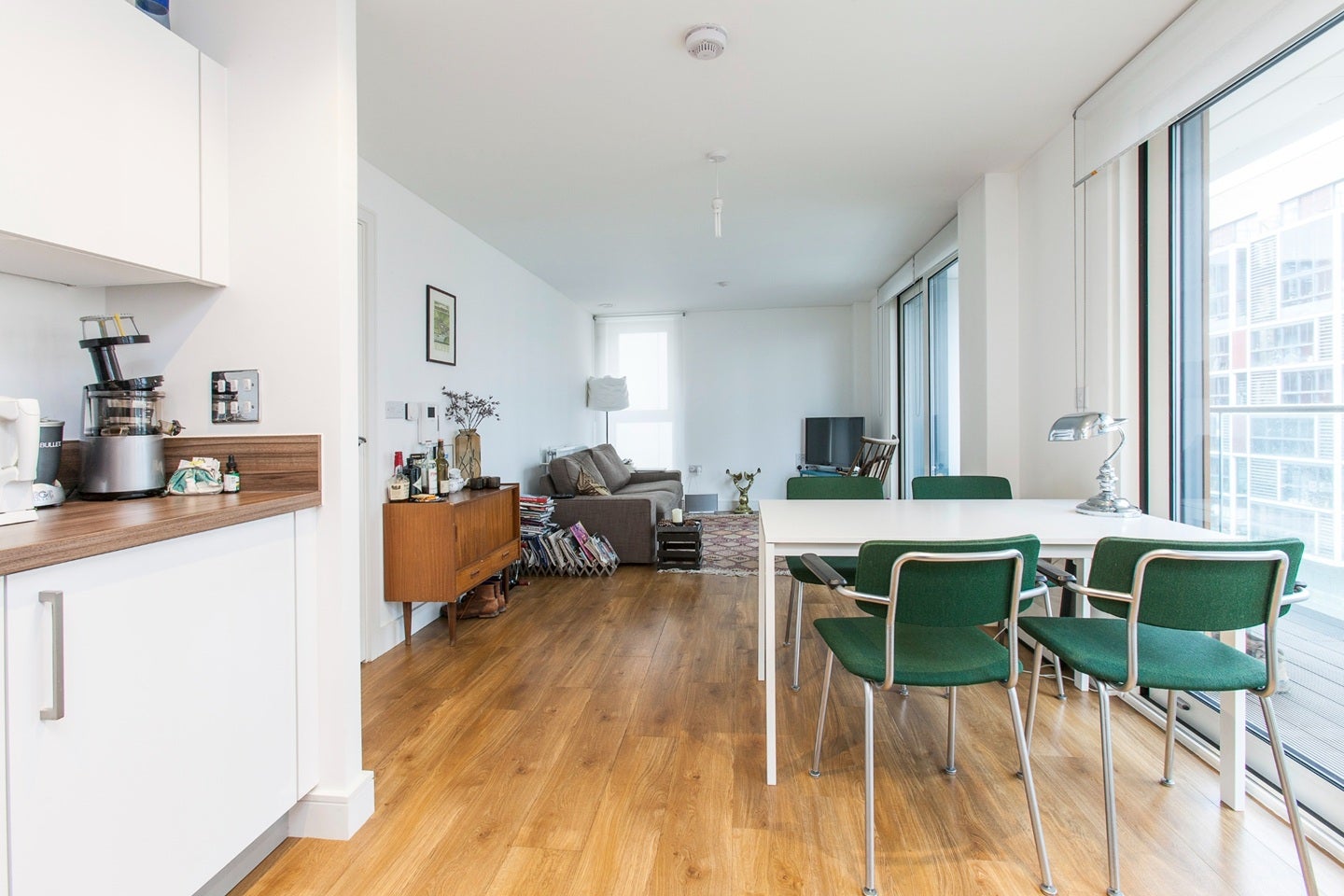 Flat Roseberry Place in Greater London