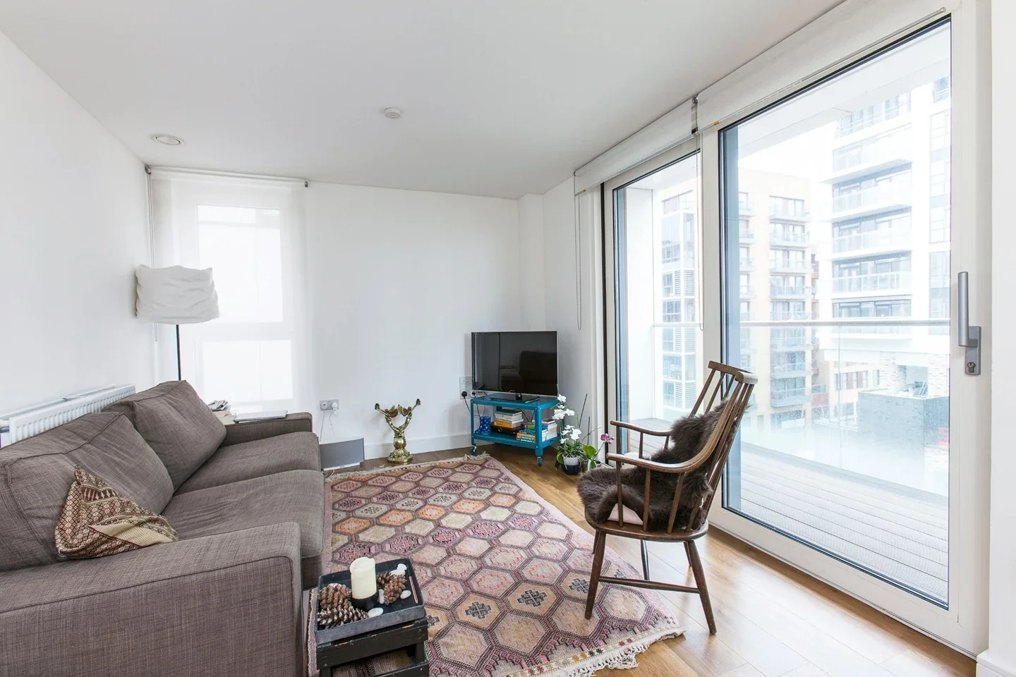 Flat Roseberry Place in Greater London