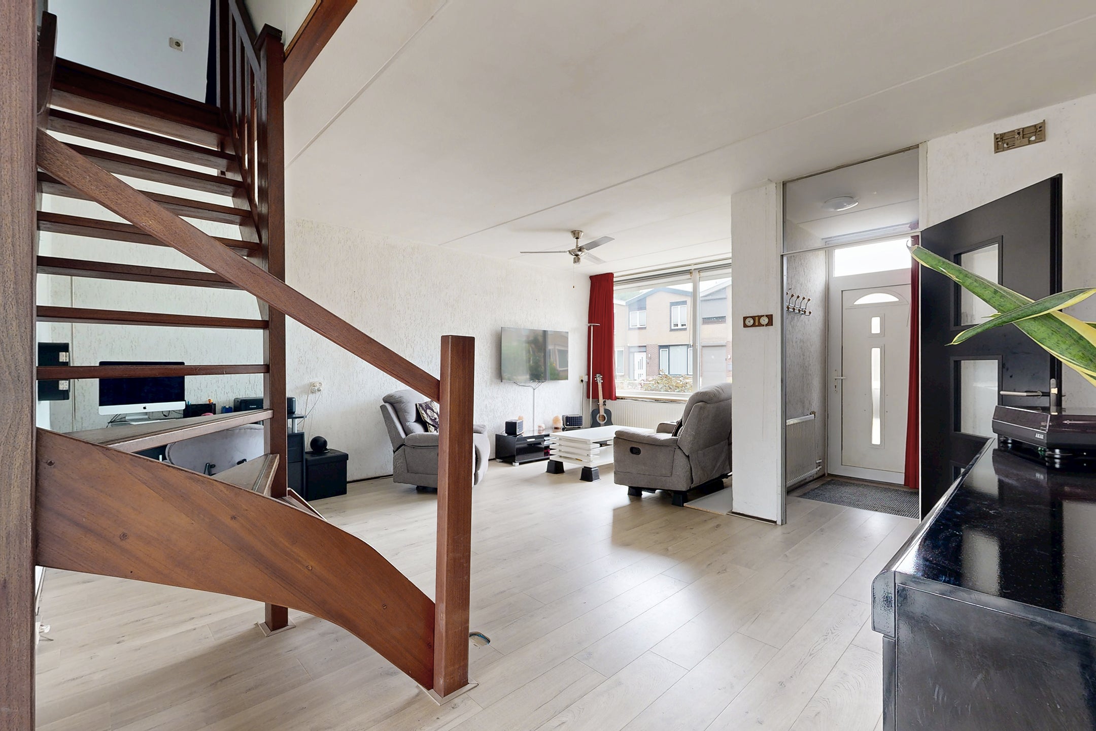 Tussenwoning te koop: Hoogmade 45, Zevenbergen