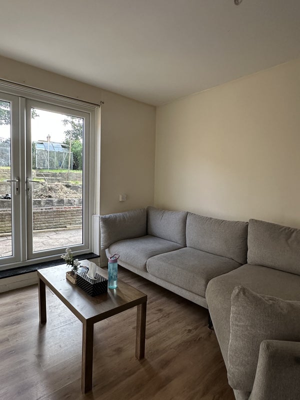 Room Aylesbury Crescent in Birmingham
