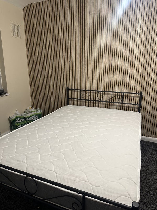 Room Aylesbury Crescent in Birmingham