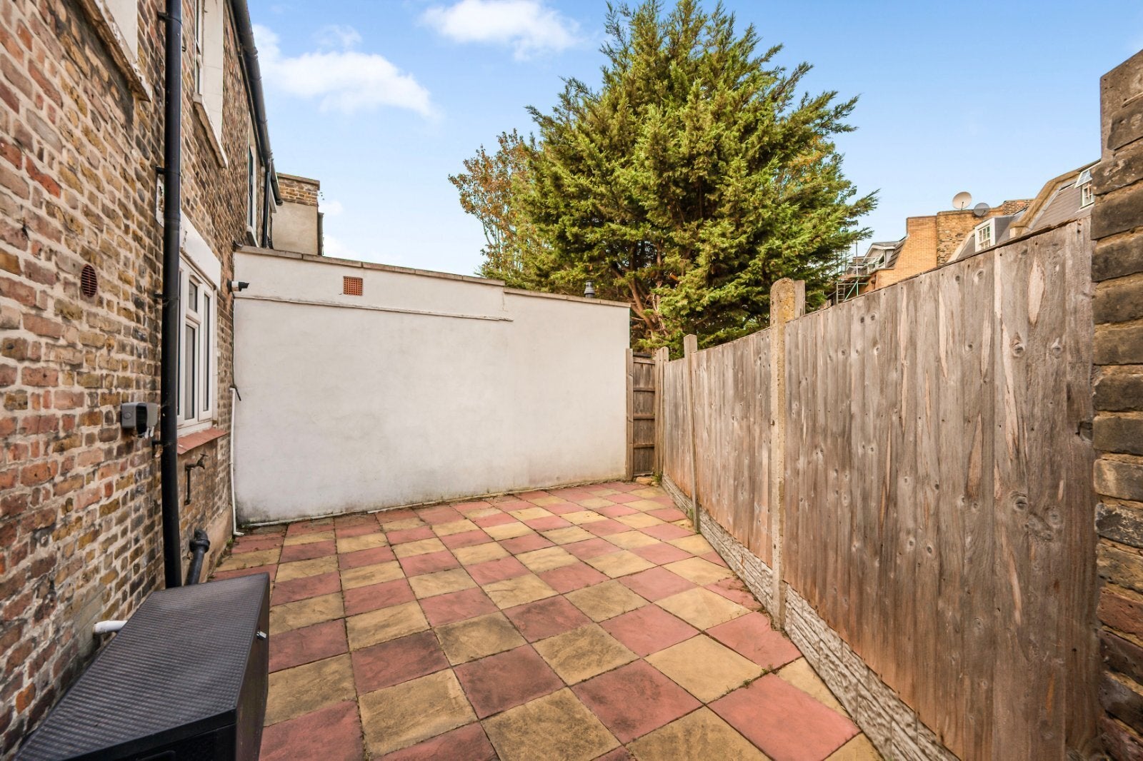 House Bestwood Street in Greater London