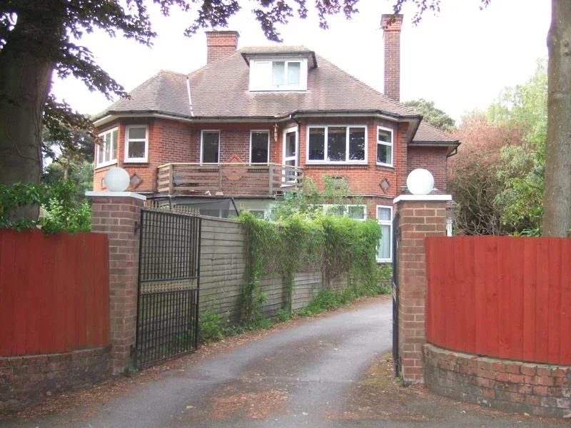 House Talbot Avenue in Bournemouth