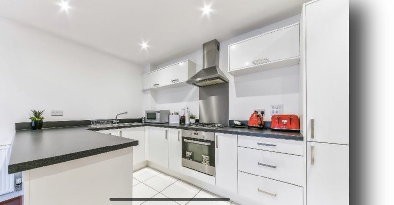 Flat Grant Road in Greater London