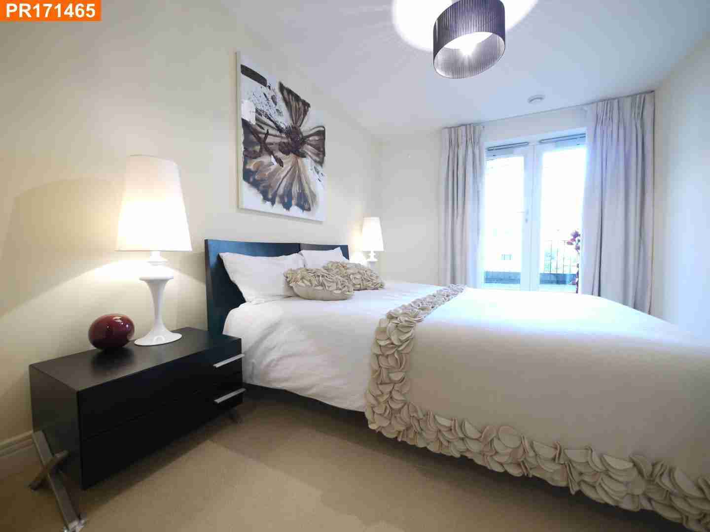 Flat Kensington High Street in Greater London