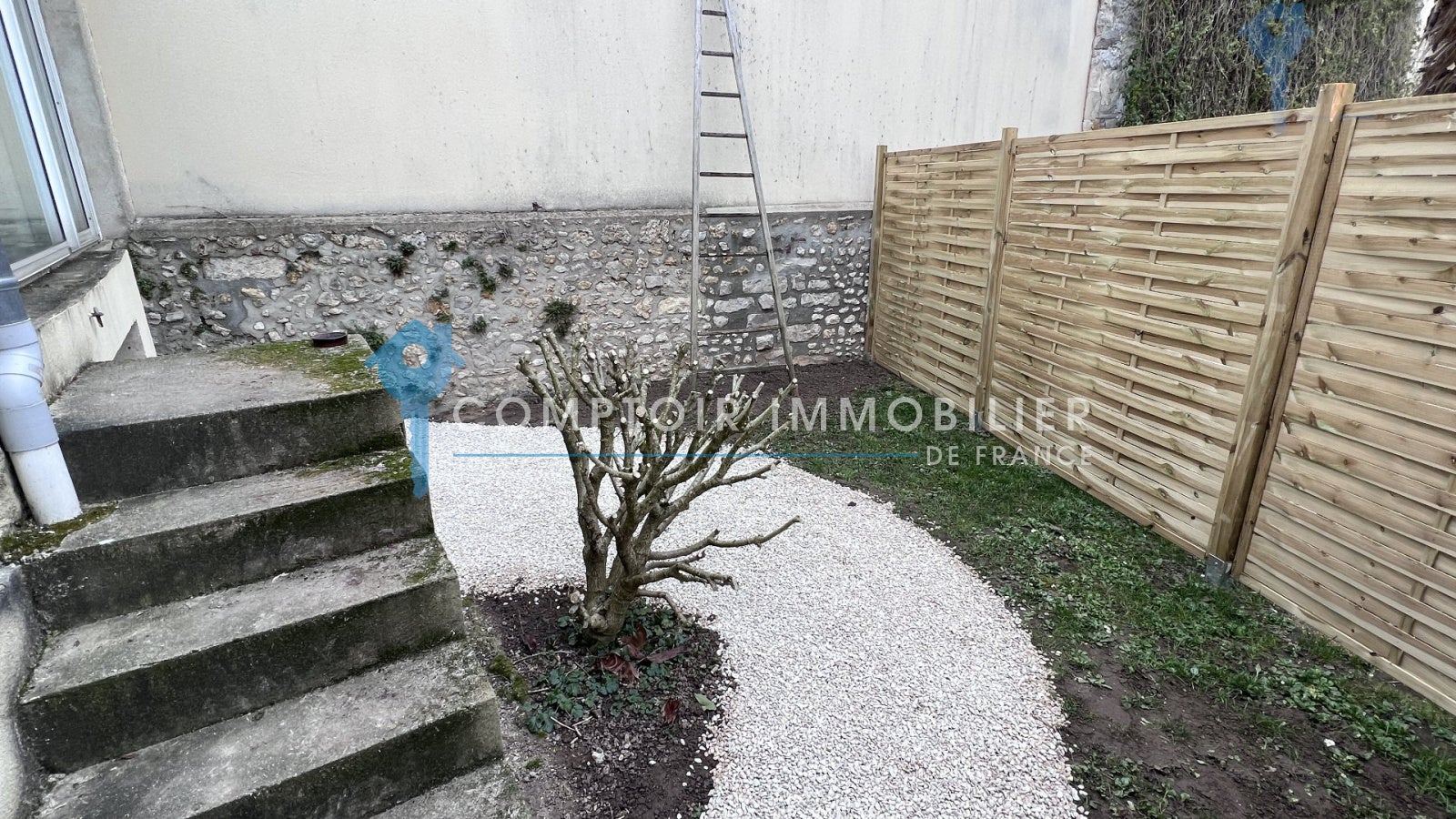 Flat Rue du Val d'Essonne in Baulne