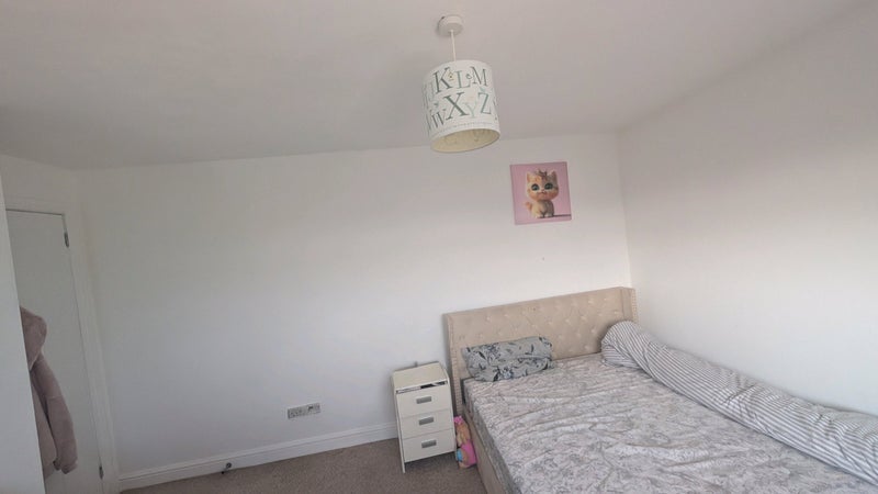 Room Upjohn Crescent in Bristol