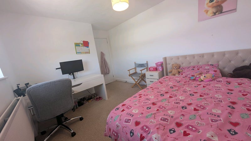Room Upjohn Crescent in Bristol