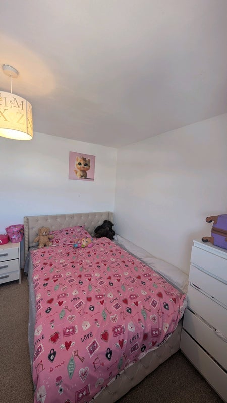 Room Upjohn Crescent in Bristol