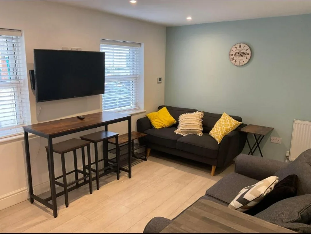 Flat Avondale Road in Greater London