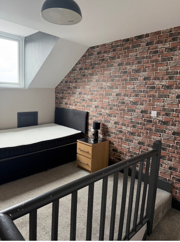 Room Allan Street in Rotherham