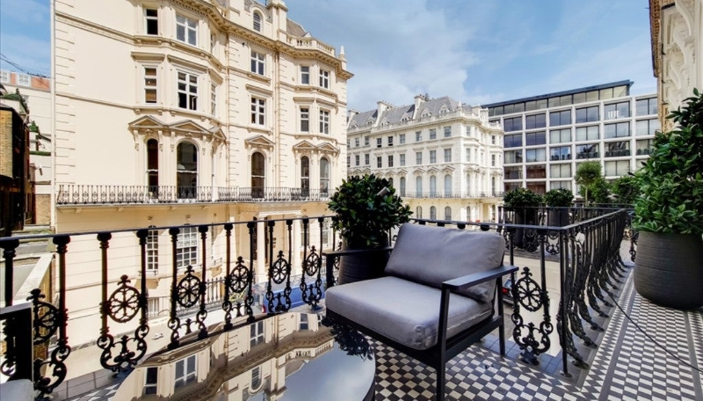 Flat Prince of Wales Terrace in Greater London