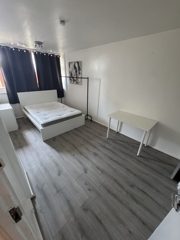 Room Blackshaw Road in Greater London
