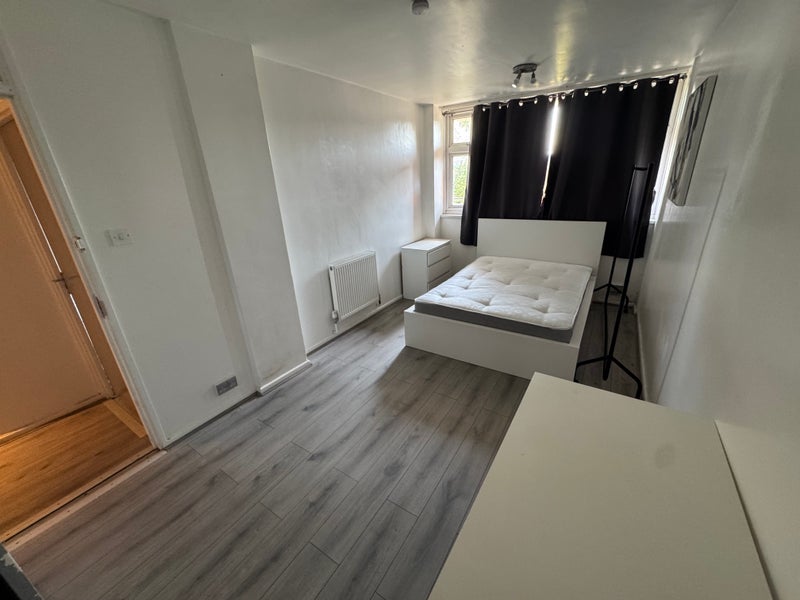 Room Blackshaw Road in Greater London