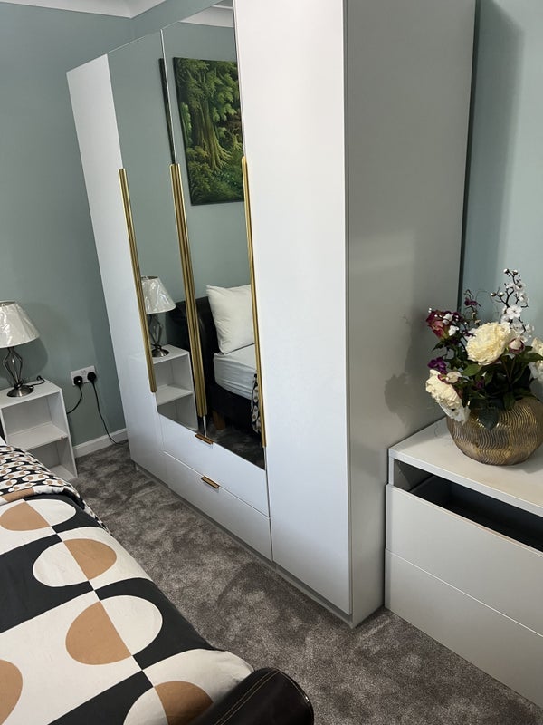 Room Fairgreen Road in Greater London