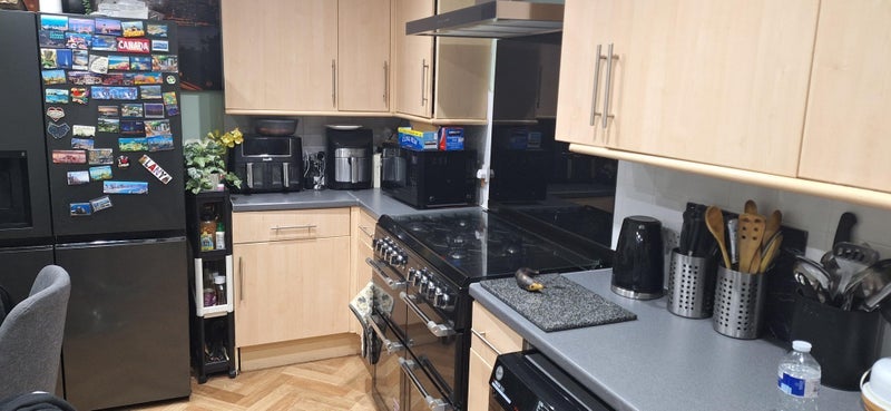Room Fairgreen Road in Greater London