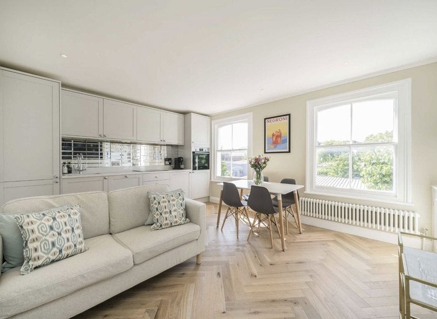 Flat Bramber Road in Greater London