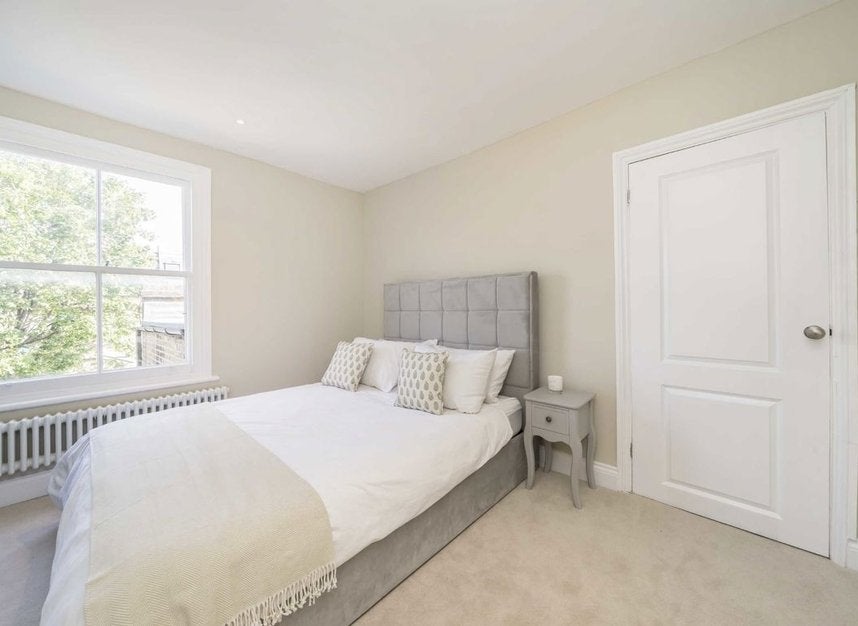 Flat Bramber Road in Greater London