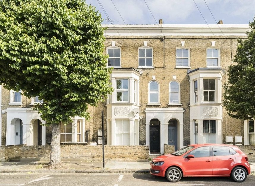 Flat Bramber Road in Greater London