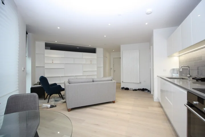Flat Admiralty Avenue in Greater London