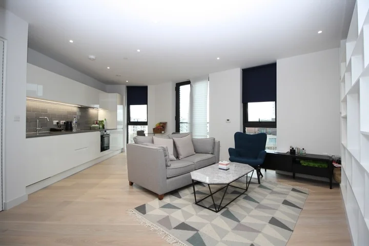 Flat Admiralty Avenue in Greater London