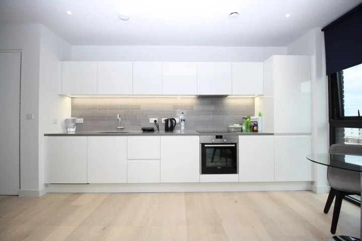 Flat Admiralty Avenue in Greater London