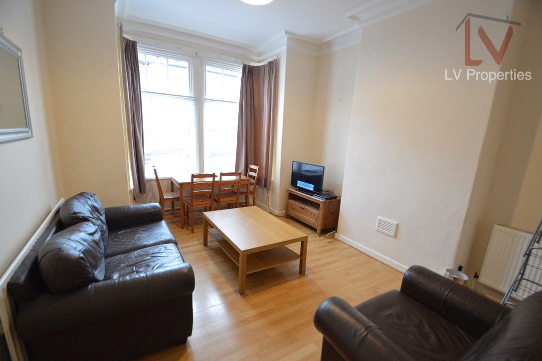 Flat Derwentwater Terrace in Leeds