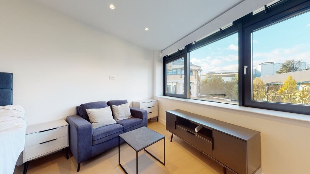 Flat Great West Road in Greater London