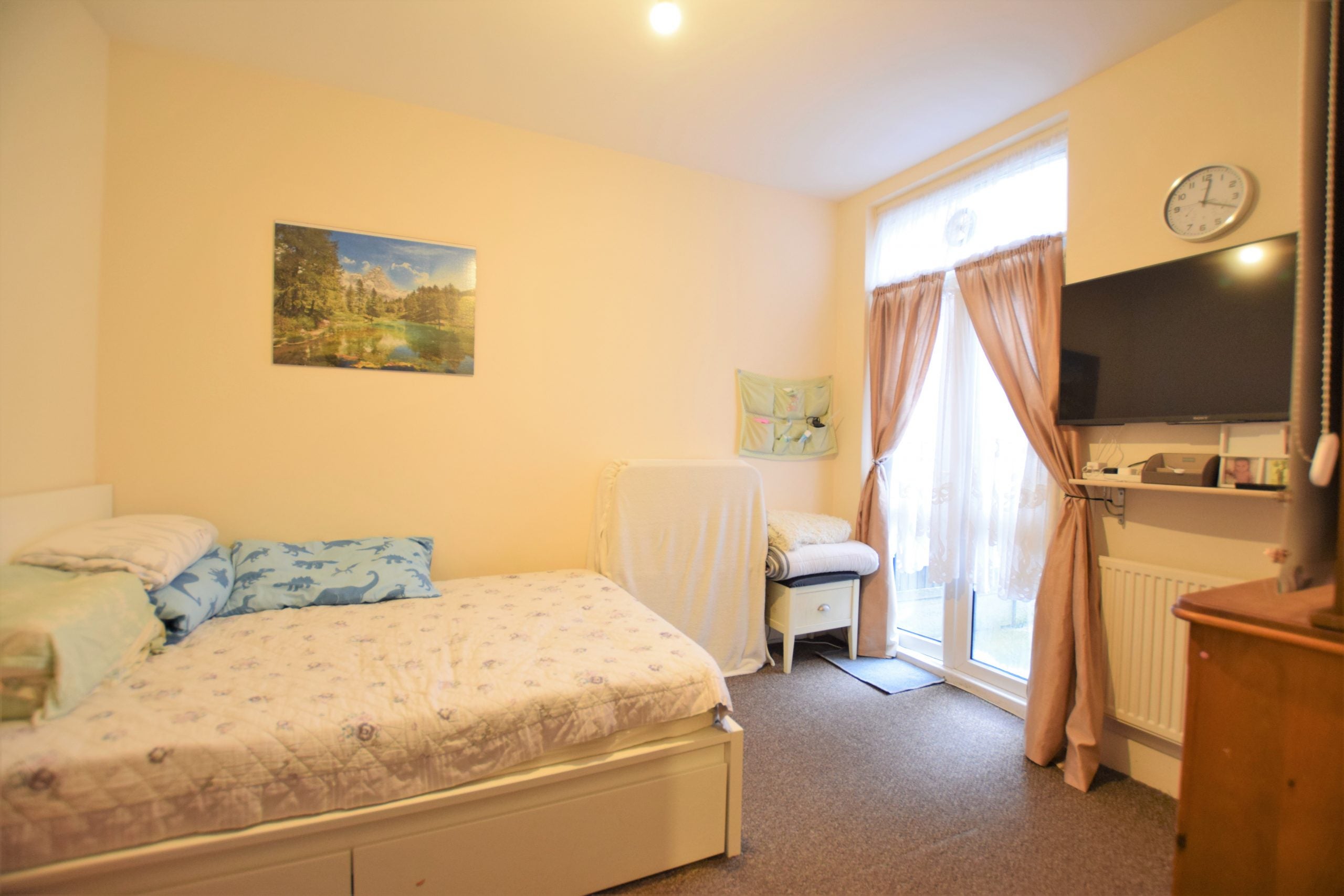 Flat Ley Street in Greater London