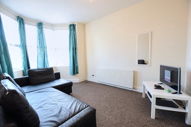 Flat Ley Street in Greater London