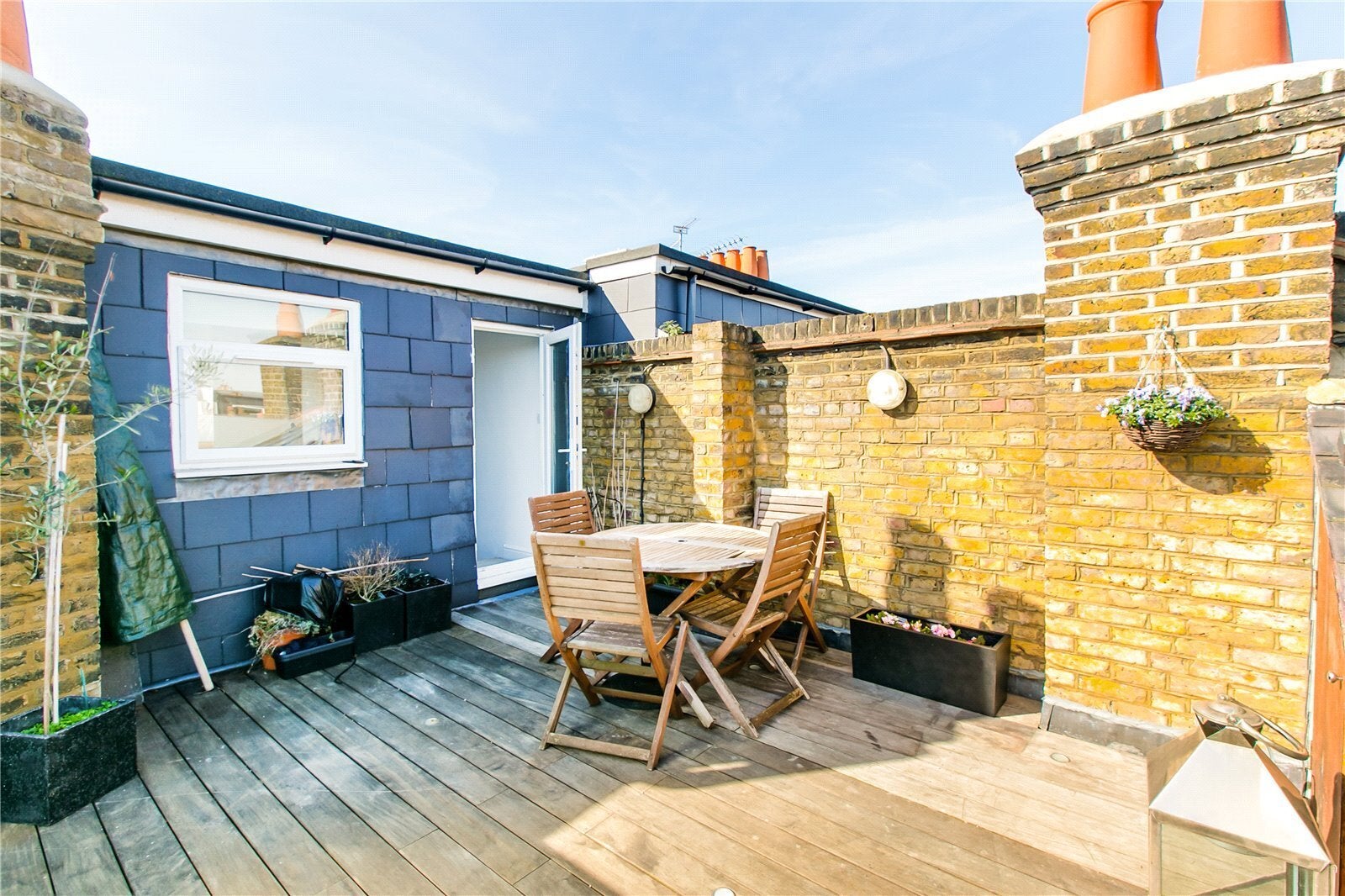 Flat Cowley Road in Greater London