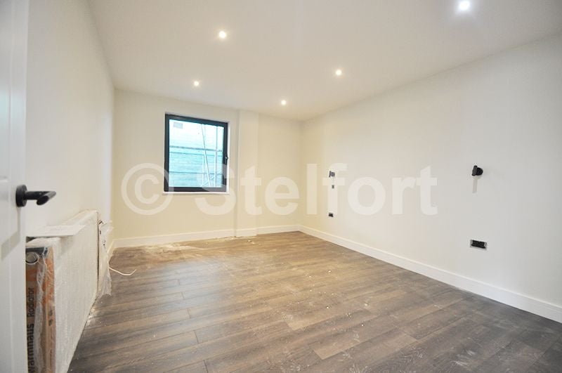 Flat Granville Road in Greater London