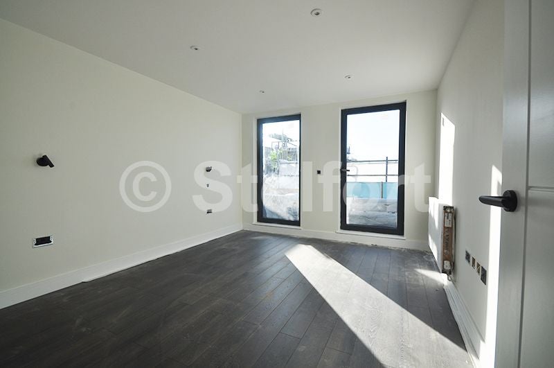 Flat Granville Road in Greater London