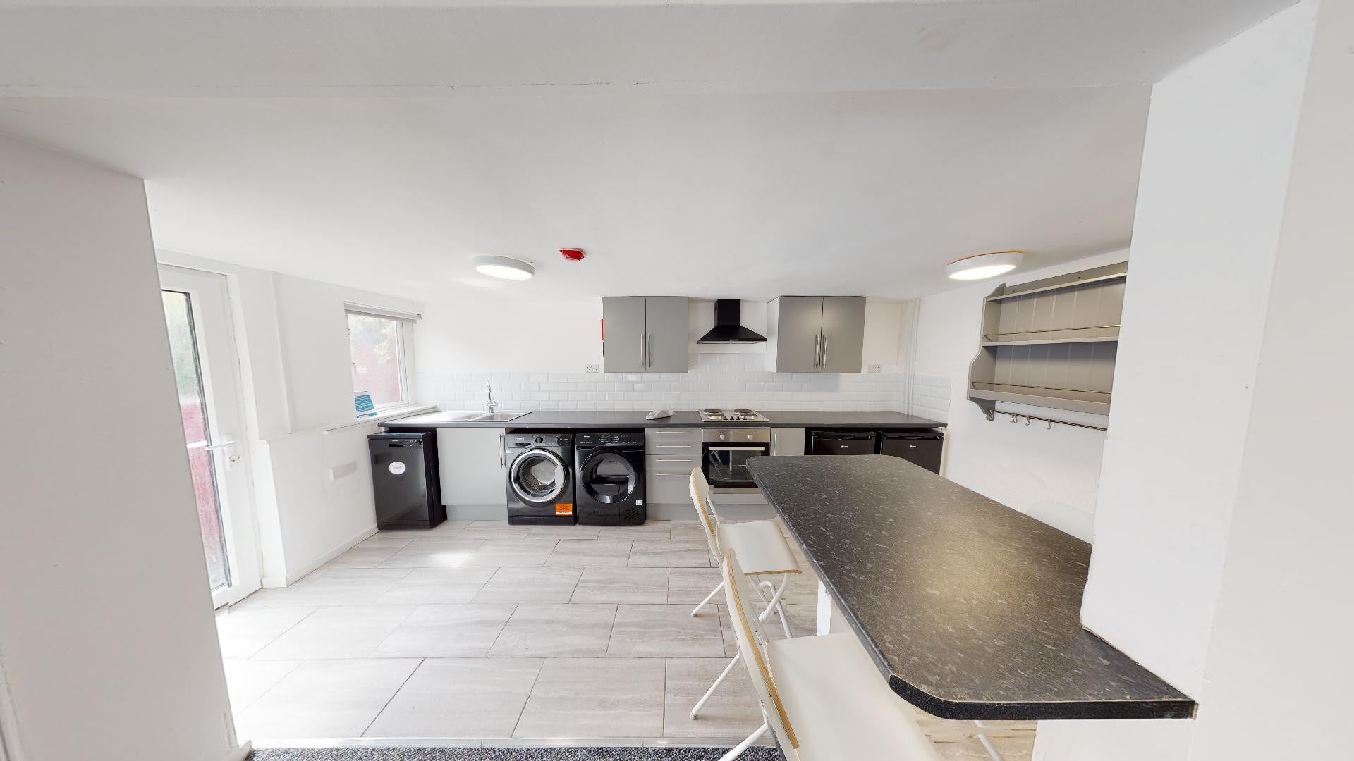Flat Beechwood Terrace in Leeds