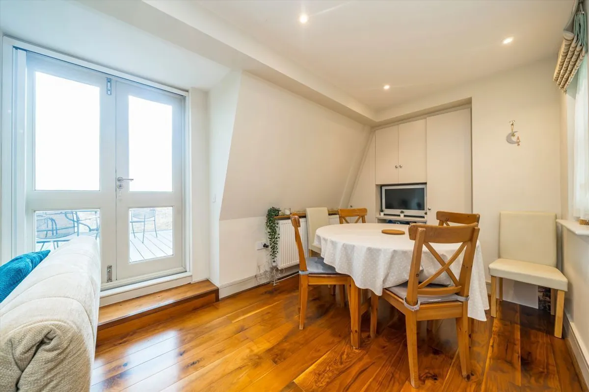 House Goldhawk Road in Greater London