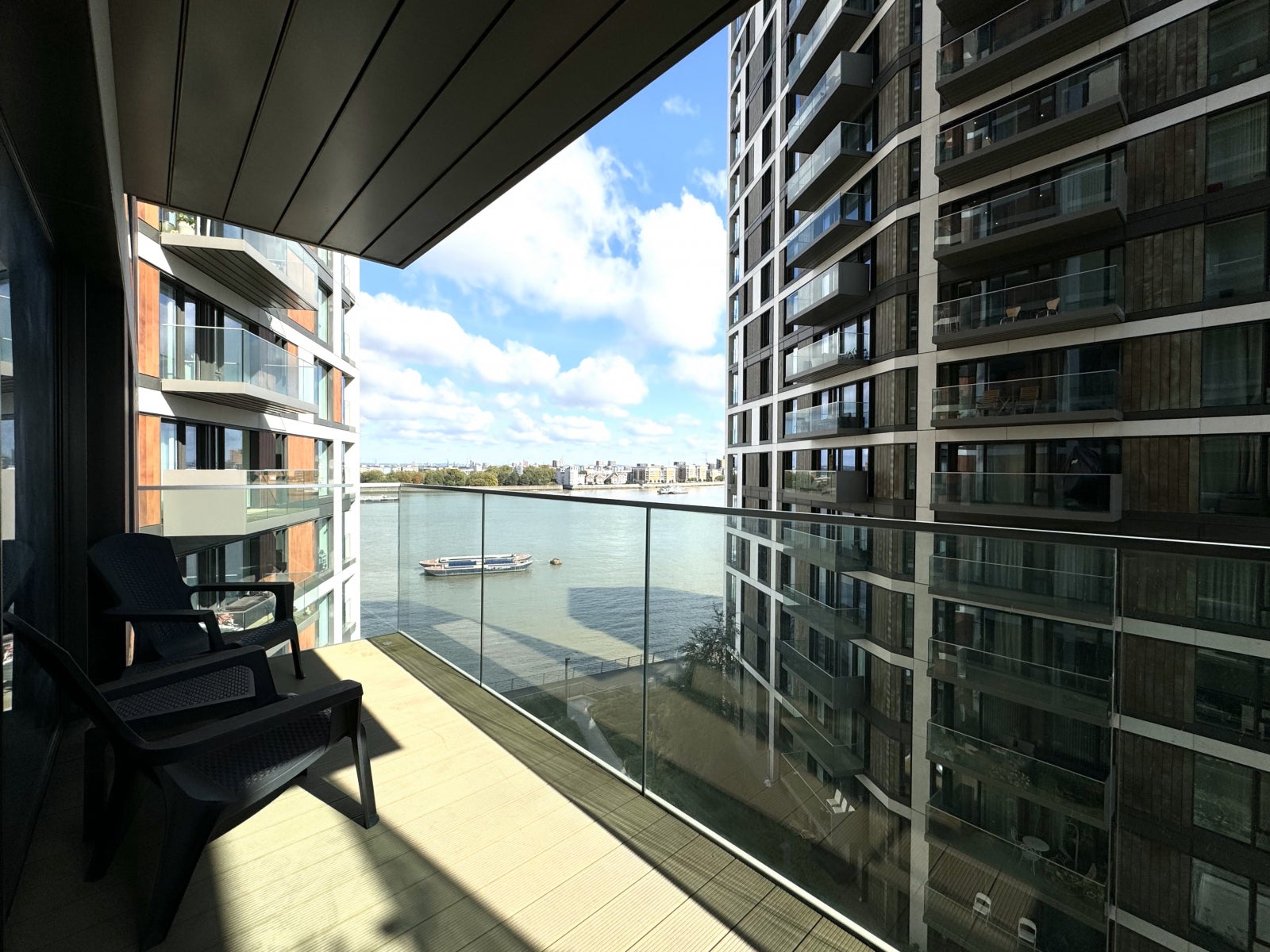 Flat Duke of Wellington Avenue in Greater London