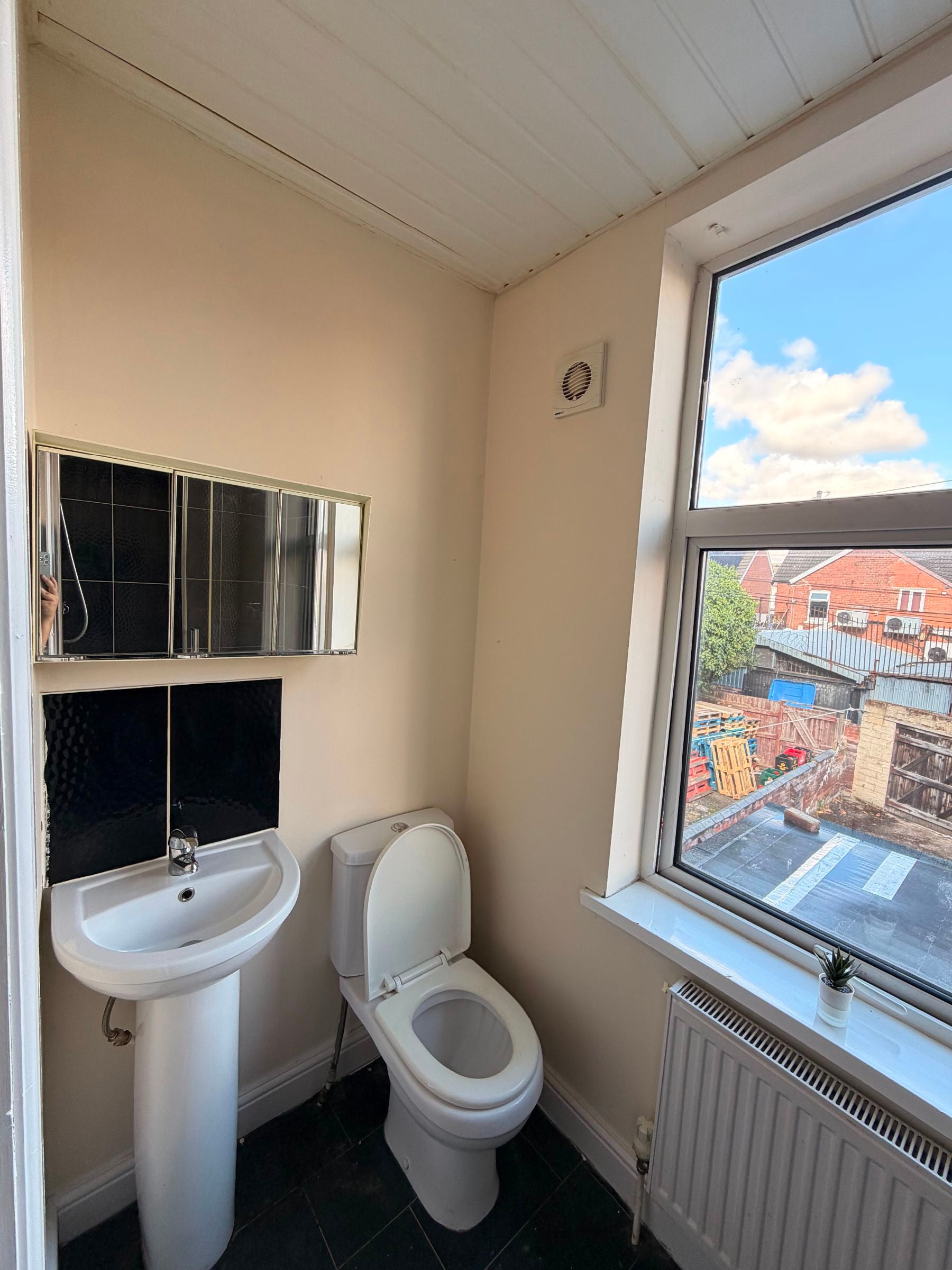 Room Vaughan Avenue in Doncaster