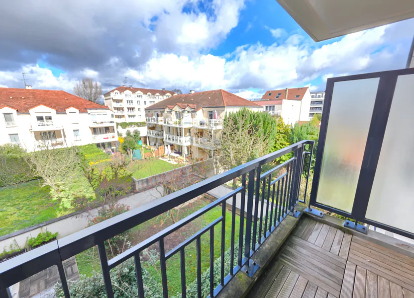 Flat Rue Édouard Branly in Houilles
