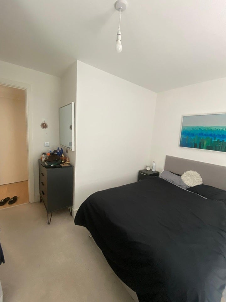 Room Bentinck Road in Greater London