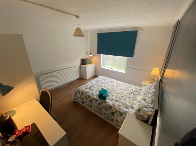 Room Ventnor Avenue in Birmingham