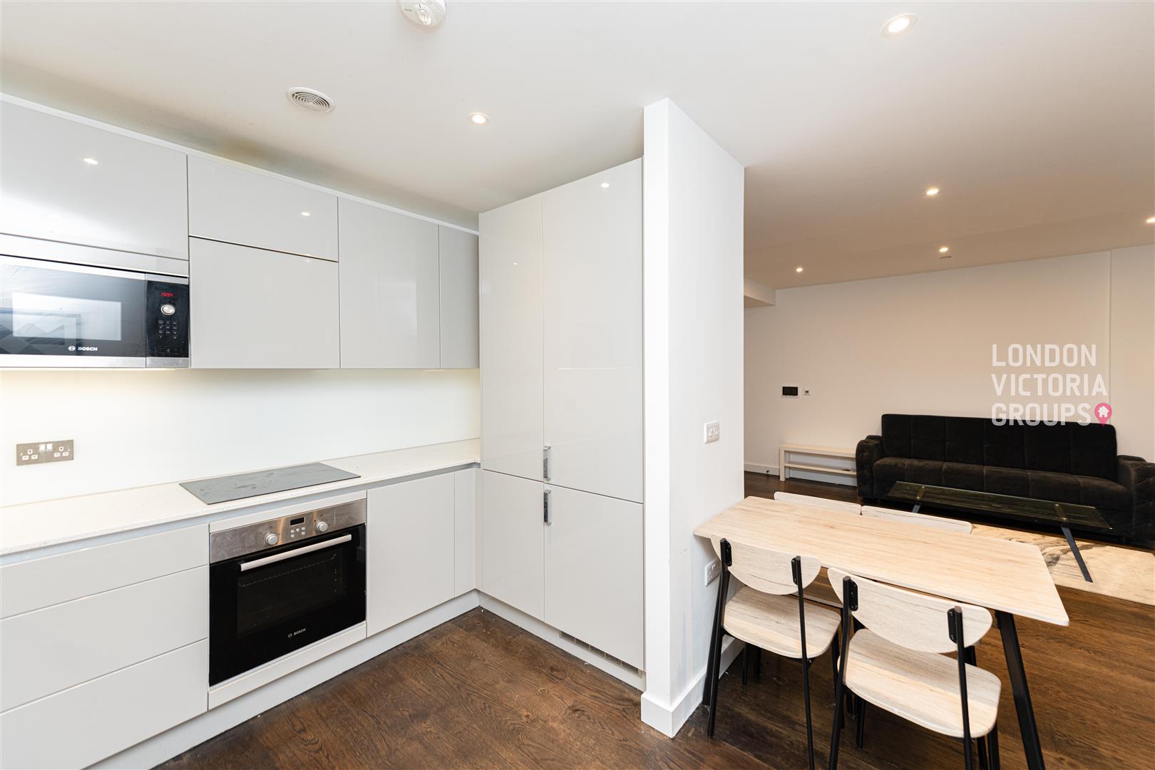 Flat Sayer Street in Greater London