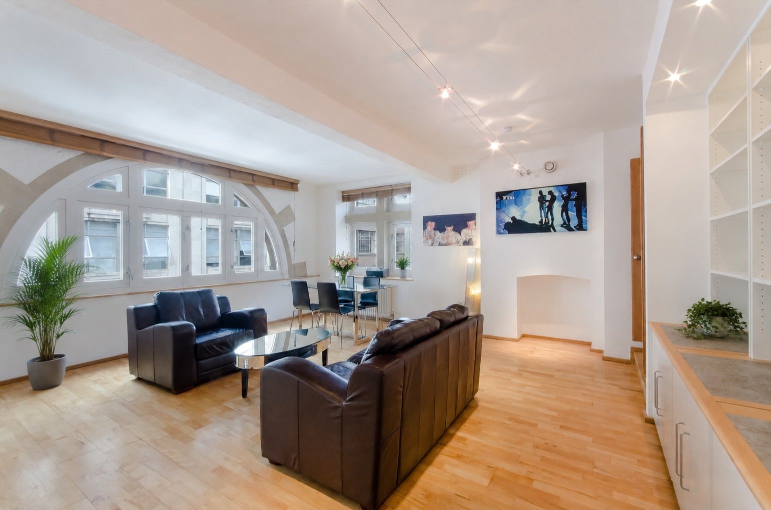 Flat Richmond Mews in City of Westminster