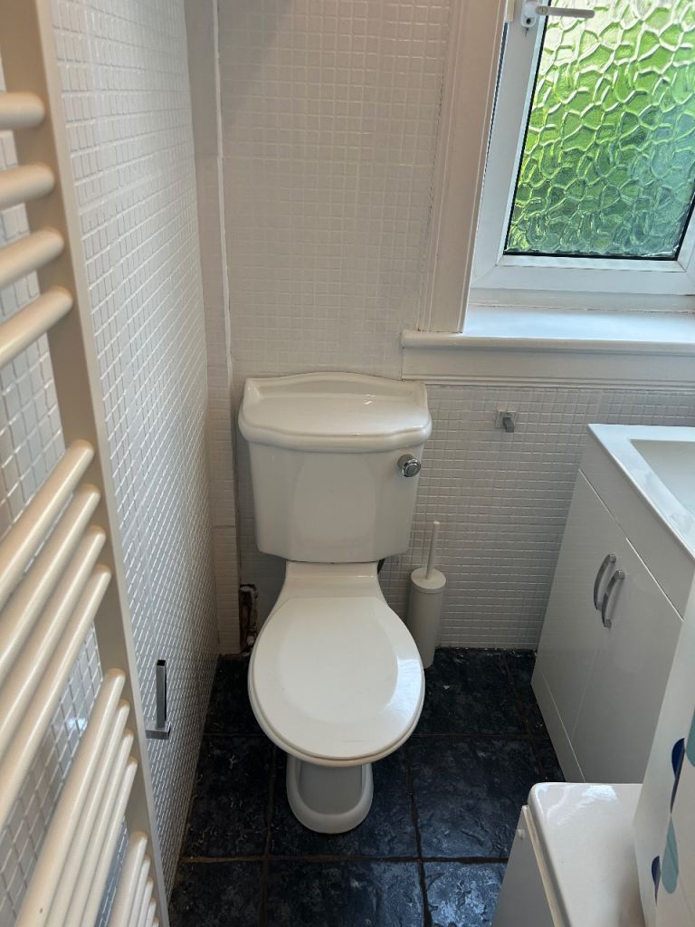 Flat Carrick Knowe Place in City of Edinburgh