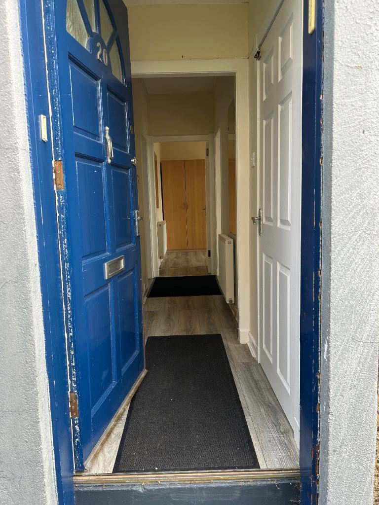 Flat Carrick Knowe Place in City of Edinburgh
