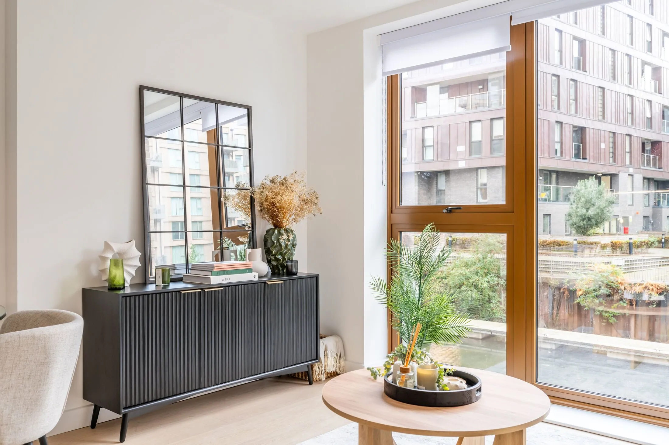 Flat Dod Street in Greater London