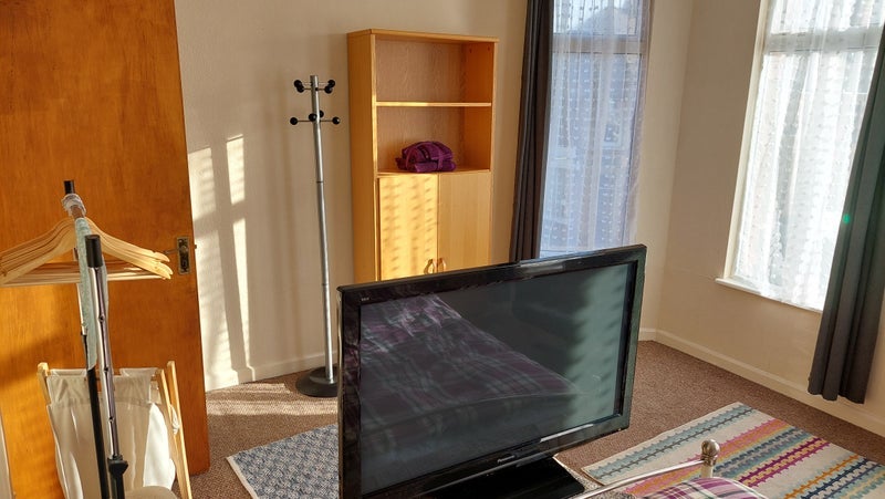 Room Dalton Street in Cardiff
