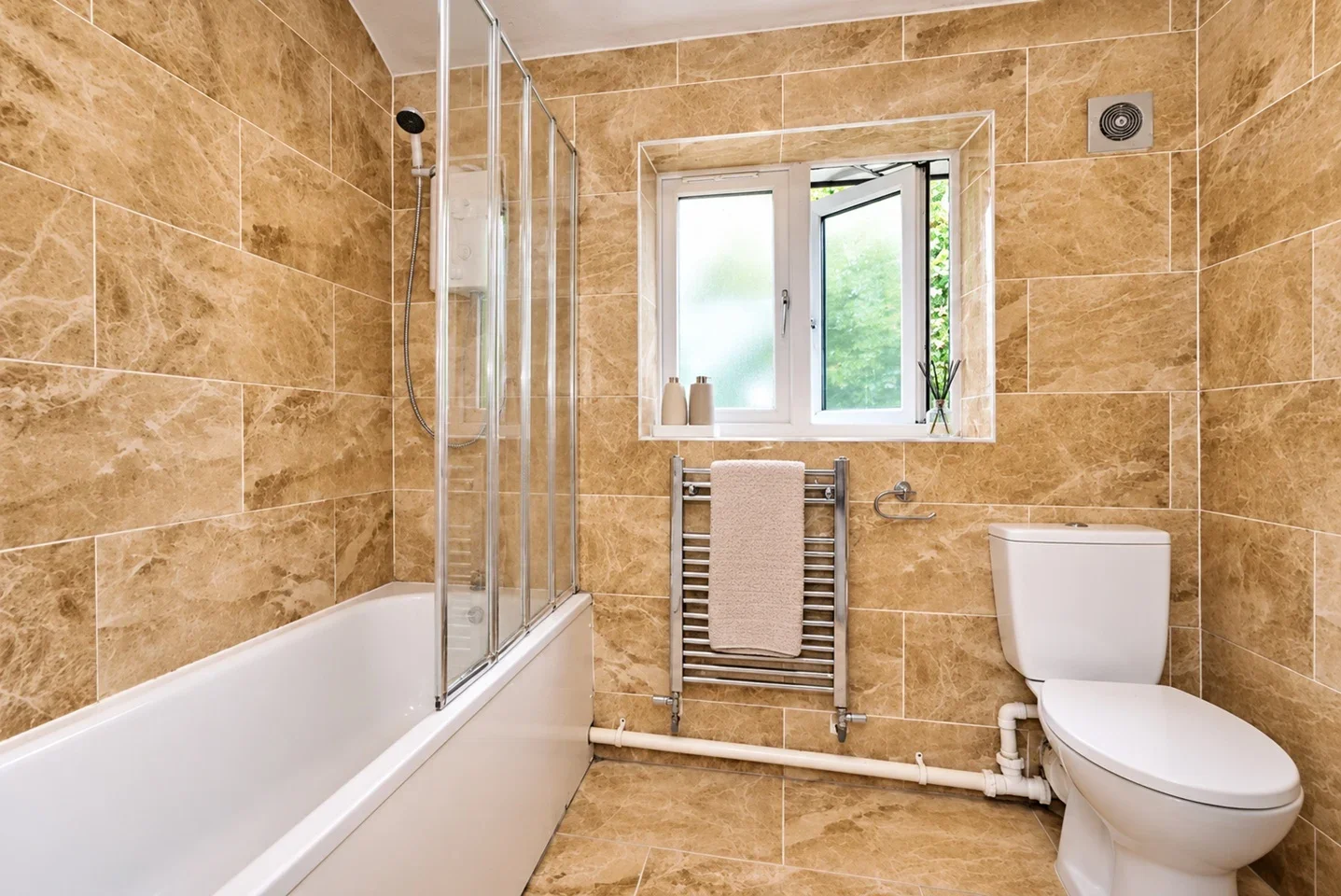 Room Charlton Crescent in Greater London