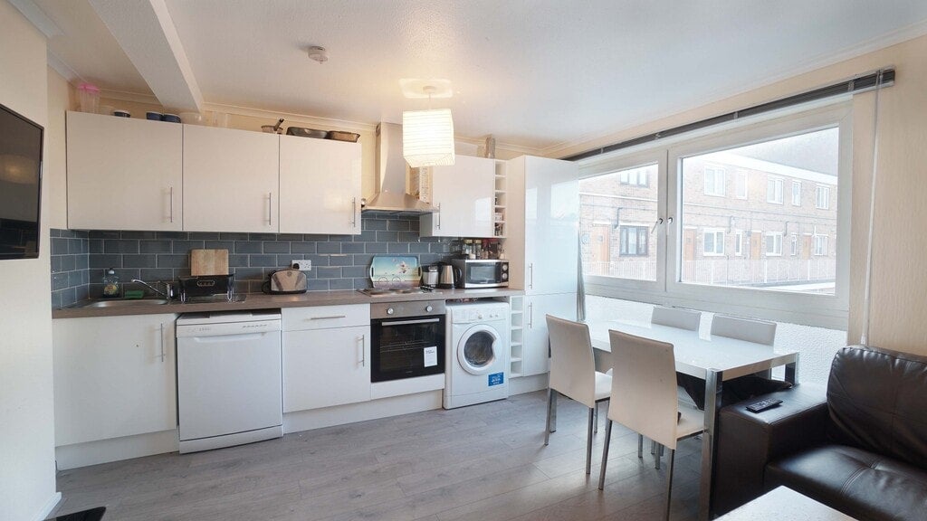 Room Portia Way in Greater London